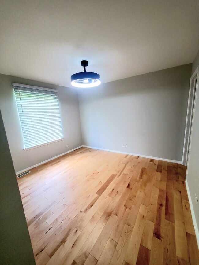 Building Photo - 1469 Braymore Cir W