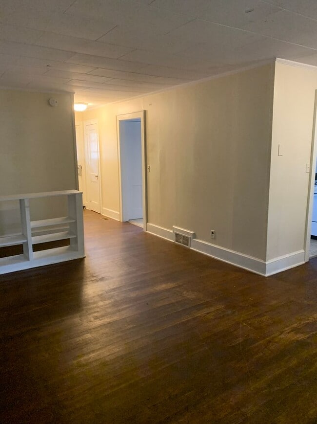 Building Photo - 225 Pine St