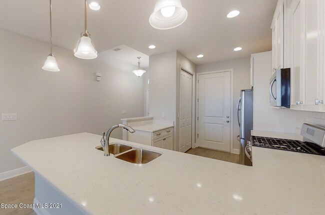 Building Photo - Loren Cove Villa