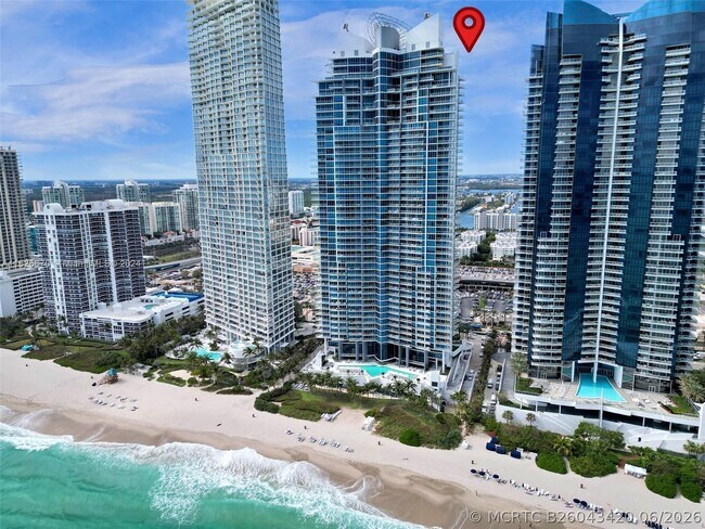 Building Photo - 17001 Collins Ave