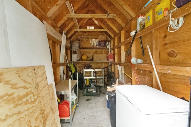 Building Photo - 819 Bertrand St