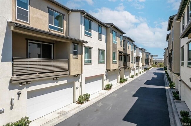 Building Photo - 1139 Orchard Dr