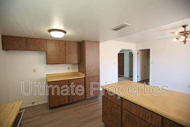Building Photo - 5339 W Sunnyside Dr