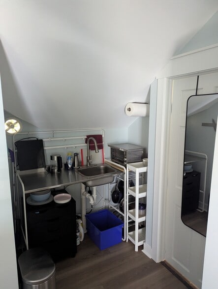 Building Photo - 3302 Delaware Ave