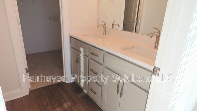 Building Photo - 1978 Mitchell Ave