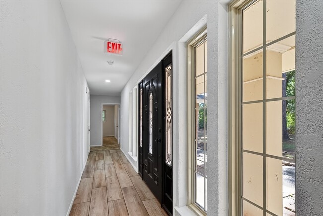 Building Photo - 1810 Indian Shores Rd