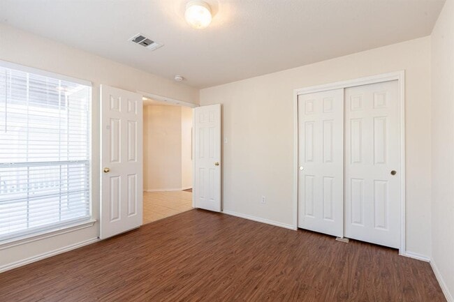 Building Photo - 494 Sampson