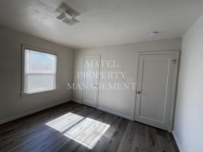 Building Photo - 548 Esgar Ave