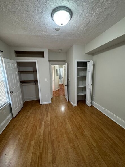 Building Photo - 164 Crest Ave