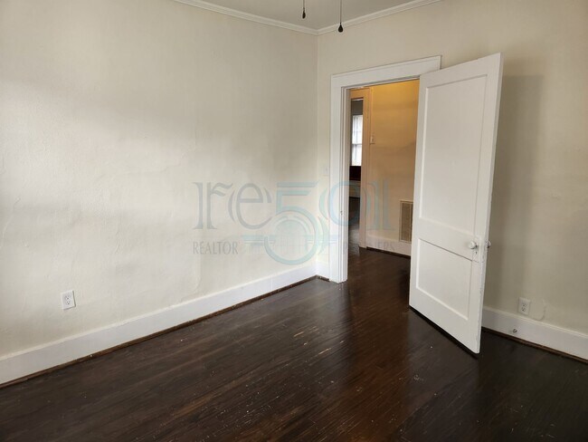 Building Photo - This Hillcrest Bungalow is just what you w...