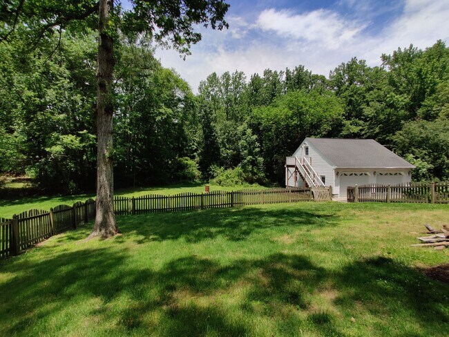 Building Photo - 4 bedroom home with large detached garage