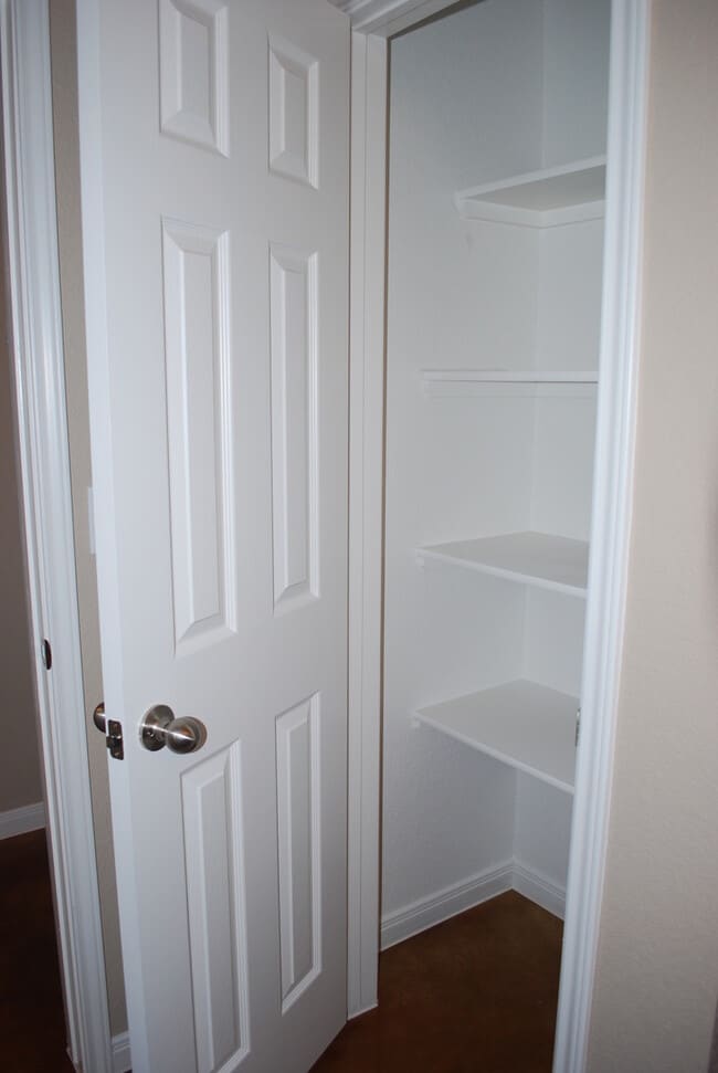 Building Photo - 1512 Dakota Ter