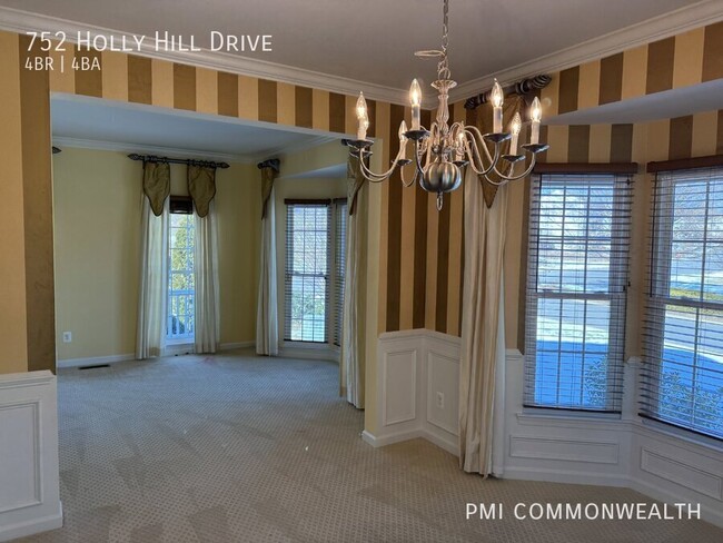 Building Photo - 752 Holly Hill Dr