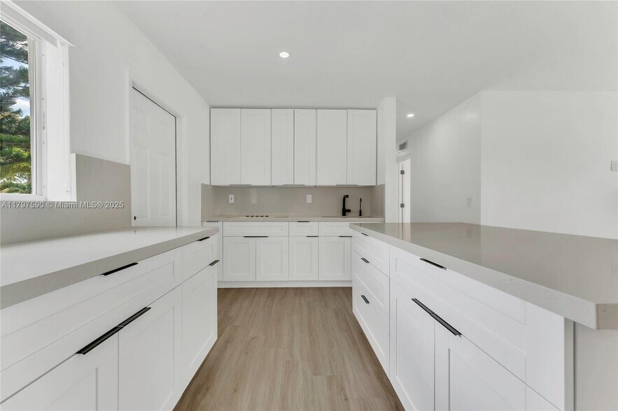 Building Photo - 6535 Miramar Pky