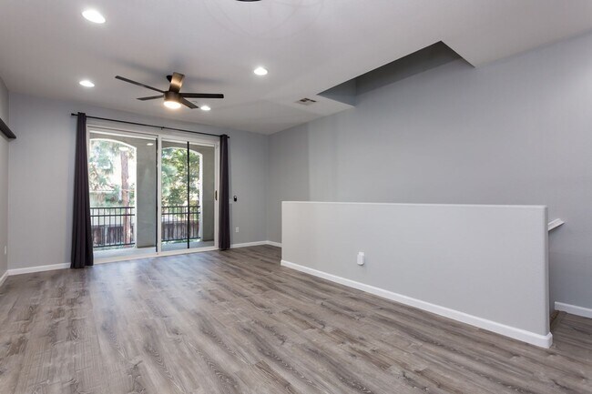 Building Photo - Beautiful Townhome in the heart of East Lake!
