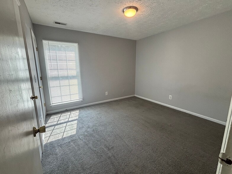 Building Photo - 106 Gardenview Dr
