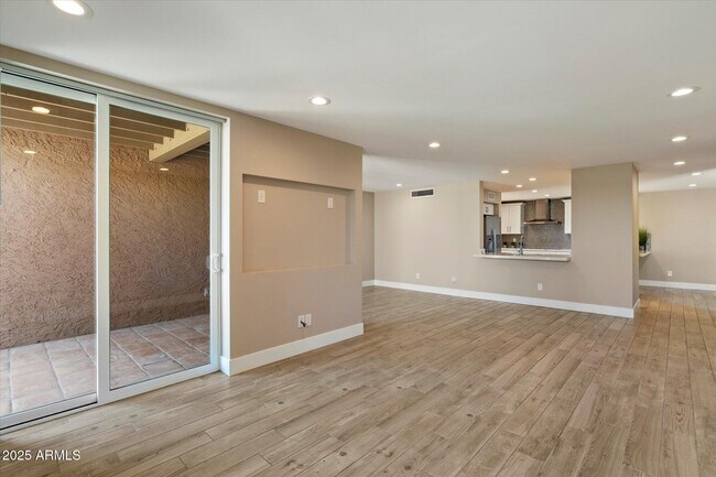 Building Photo - 7401 N Scottsdale Rd