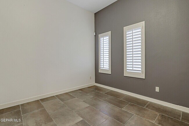 Building Photo - 308 S Manzanita Dr