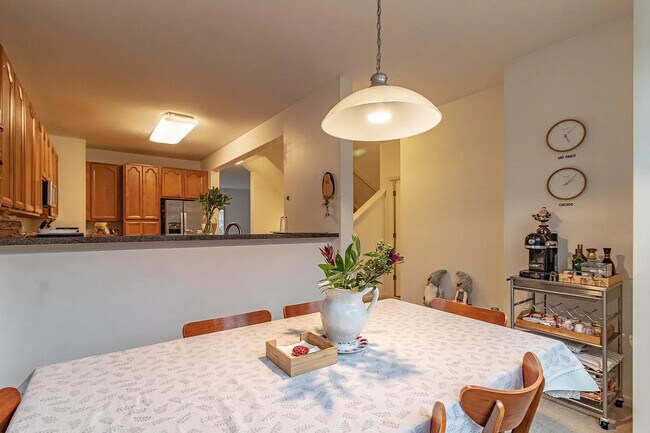 Building Photo - 721 Summit Ln