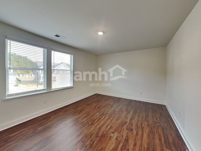 Building Photo - 768 Carnaby Ln