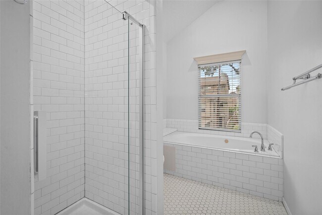 Building Photo - 612 Detering St