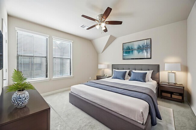 Building Photo - 5749 Larkin St