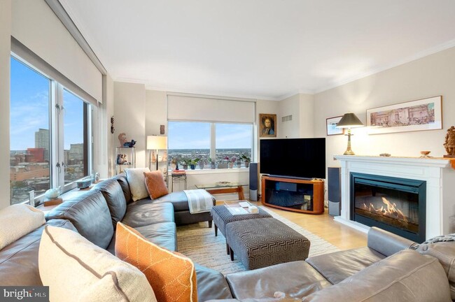 Building Photo - 400 S Broad St