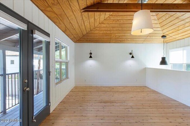 Building Photo - Luxury Living in Roosevelt Historic District!