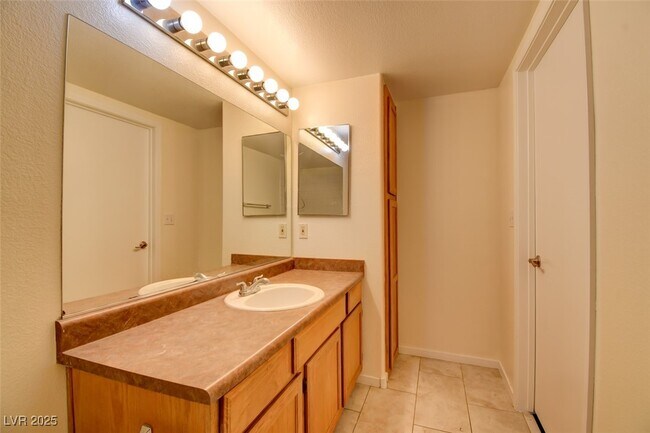 Building Photo - 7255 W Sunset Rd