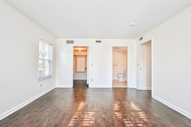 Building Photo - 3021 Stratford Ct