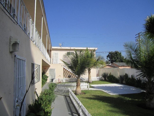 Building Photo - LB0035