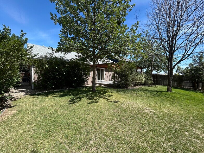 Building Photo - 4393 N Lincoln Ave