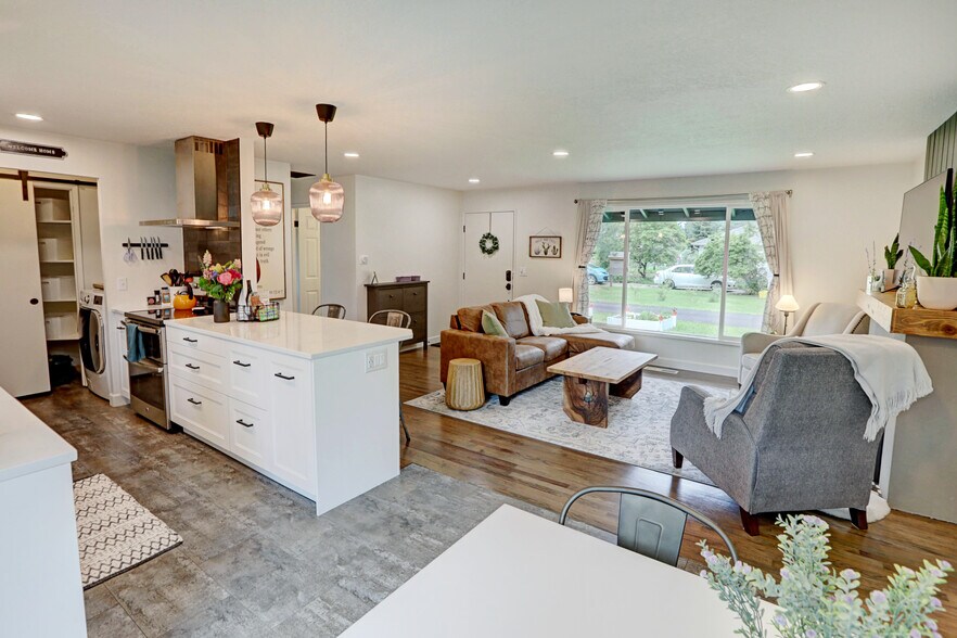 Building Photo - 2630 NE 111th Ave