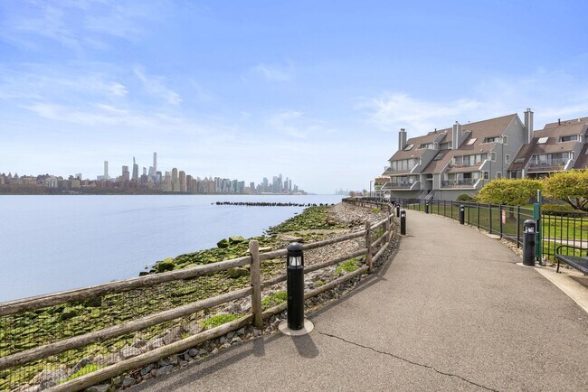 Building Photo - 11A Riverview Cir