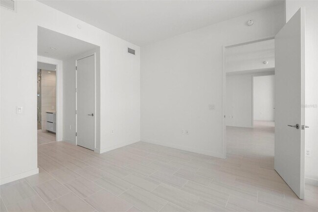 Building Photo - 400 Central Ave