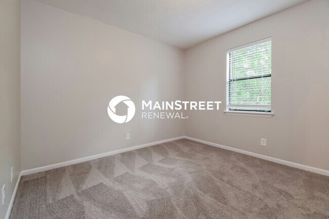 Building Photo - 3 Bedroom Pet-Friendly Home in Snellville, GA with Main Street Renewal