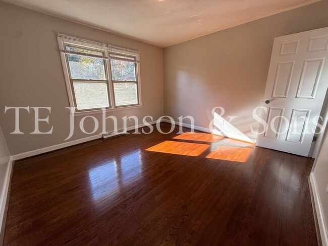 Building Photo - Cozy Single-Story Duplex Living on Raeford Ave