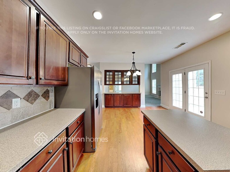 Building Photo - 625 Excalibur Ct SE