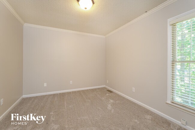 Building Photo - 790 Somerset Dr