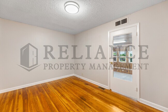 Building Photo - 1112 S Martinson Ave