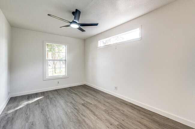 Building Photo - 827 Ware Blvd