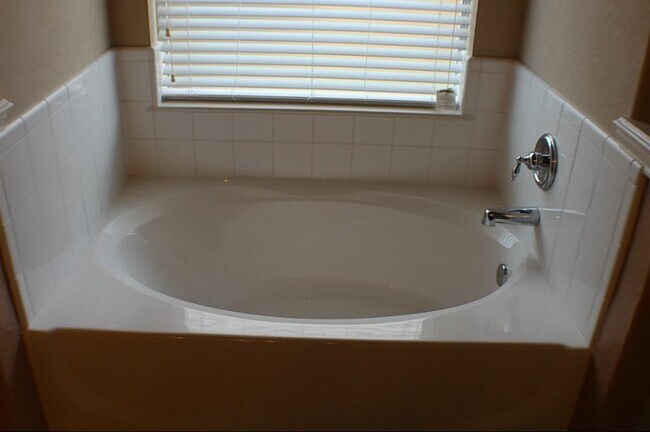 Building Photo - 15223 Harlin