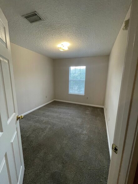 Building Photo - 5260 Collins Rd