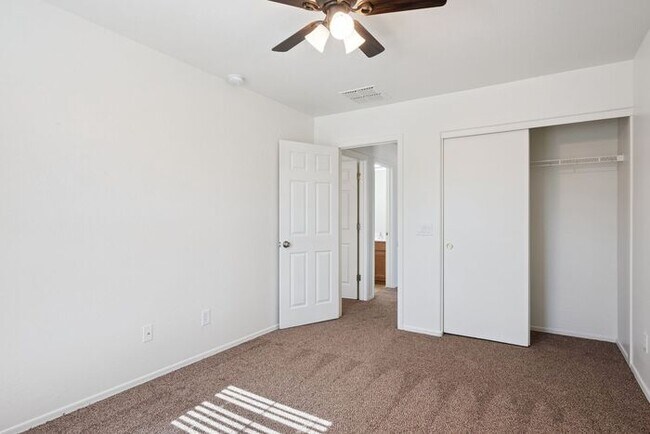 Building Photo - 3076 W Silver Creek Dr