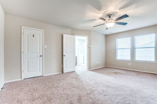 Building Photo - 1127 Roman Dr