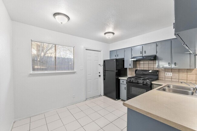 Building Photo - 11103 Renel Dr