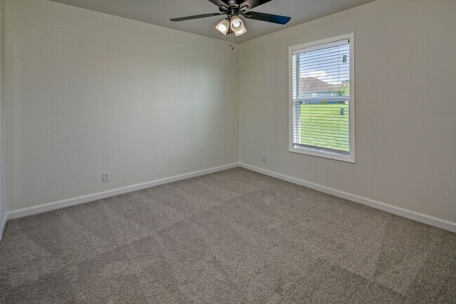 Building Photo - Stylish Belton Townhome | 3 Beds, 2 Baths,...