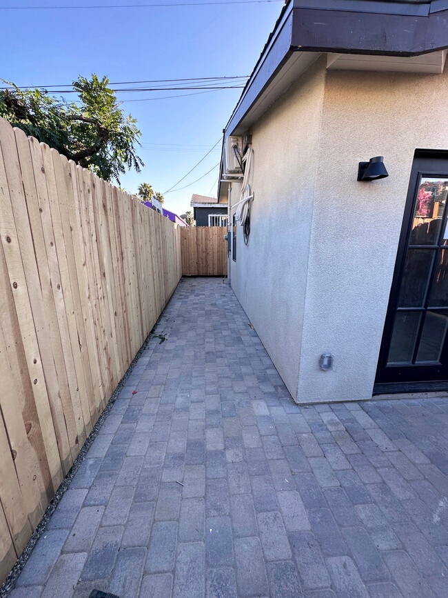 Building Photo - 1754 W 37th Dr