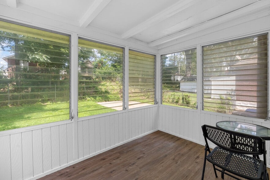 Building Photo - 6563 Julian Ave