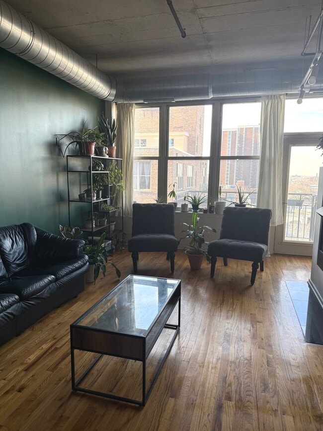 Building Photo - 6 S Laflin St